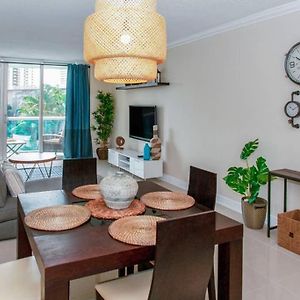 Beautiful Apartment Steps Away From The Beach